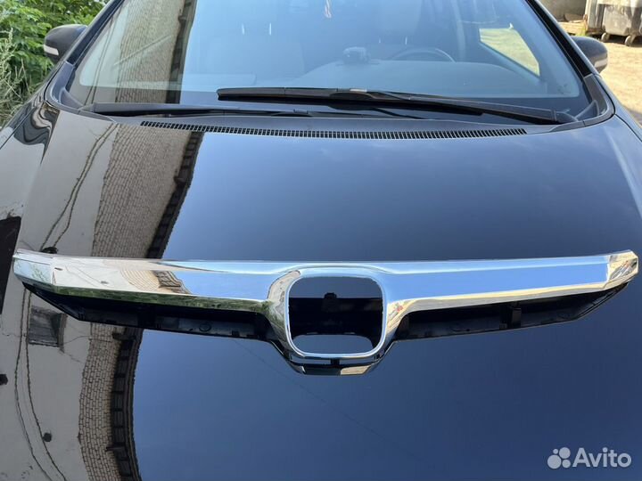 Молдинг решётки радиатора Honda Civic 4d 9 пок