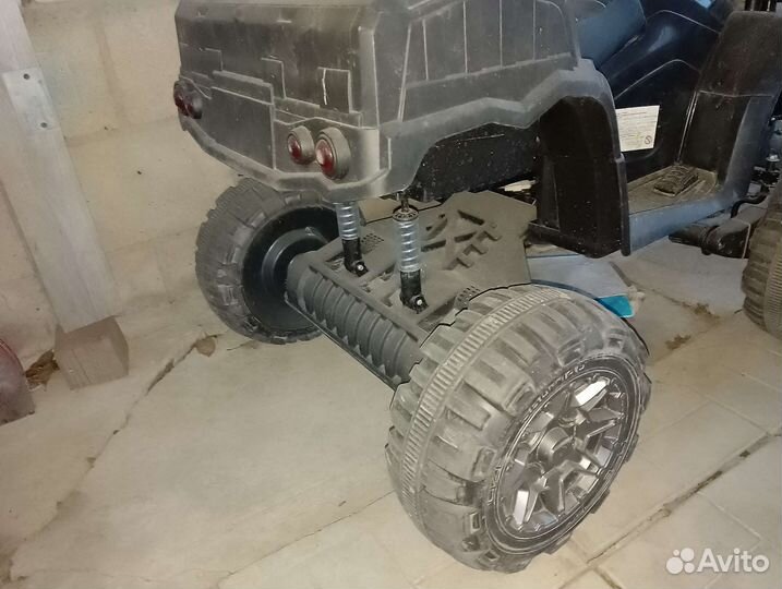 Детский квадроцикл на аккумуляторе