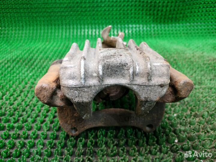 Суппорт задний правый Volkswagen Passat B5 2000