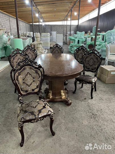 Стол со стульями