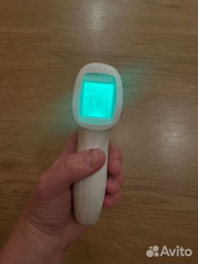 Бесконтактный инфракрасный термометр