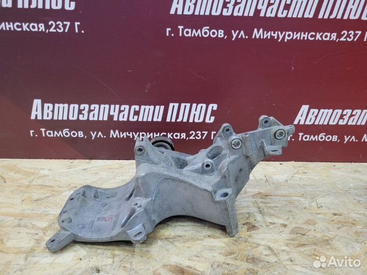 Кронштейн генератора Renault Logan