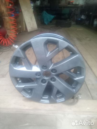 Диск литой R18