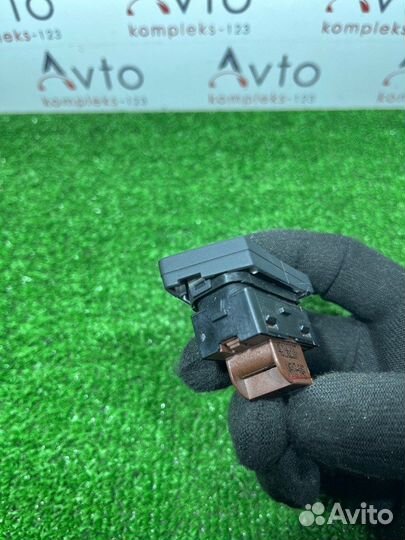 Кнопка центрального замка левая Audi A6 C7 2013