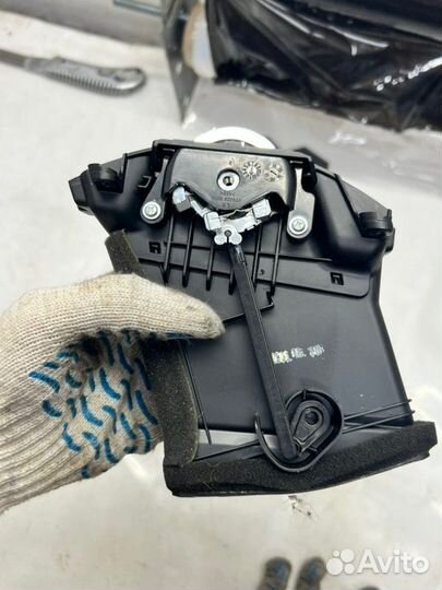 Дефлектор левый Kia Sportage 1.6 G4FD 08.2011