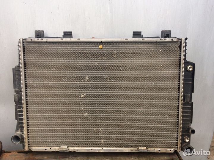 Радиатор двс Mercedes