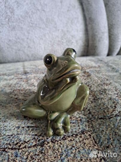 Статуэтки лягушки