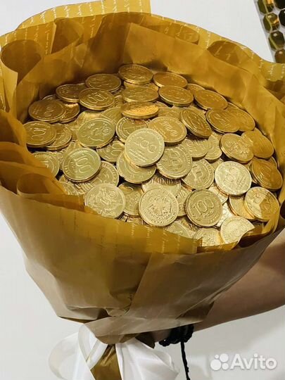 Сладкий букет из шоколадных монет