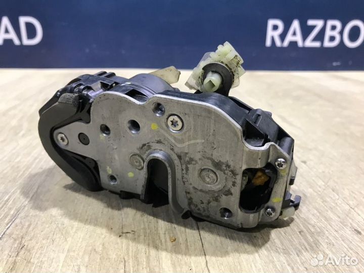 Замок двери передний правый Opel Astra J A20DTH