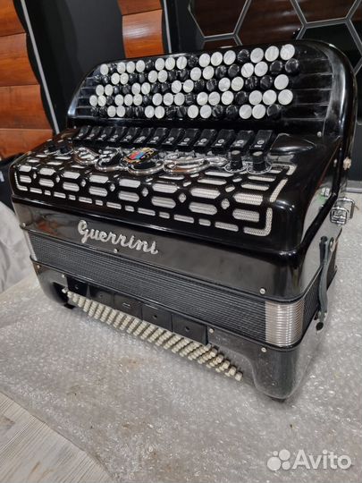 Итальянский баян Bugari