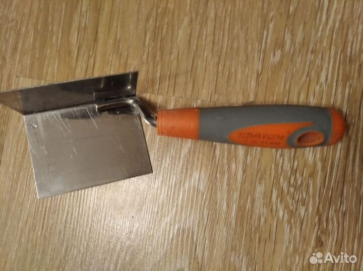 Кельма угловая