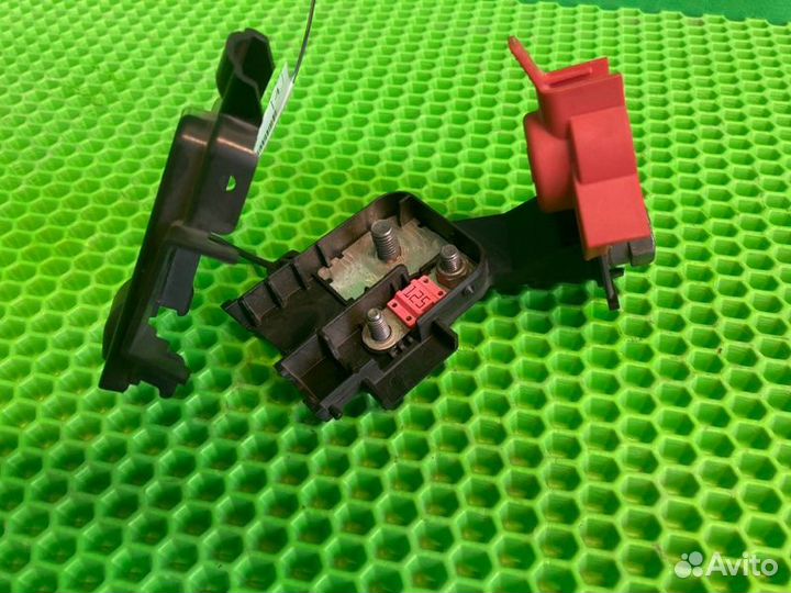 Плюсовая клемма Bmw 5 F10 N52B25 2010