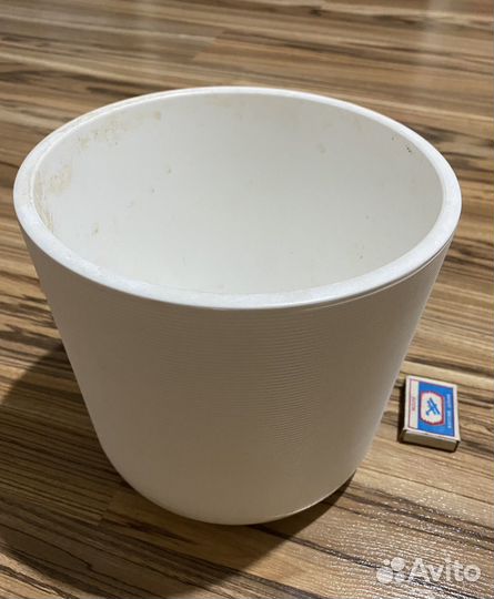 Горшок для цветов белый пластик