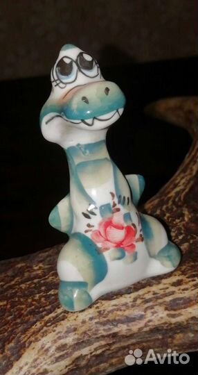 Статуэтка Крокодил Девушка в кокошнике