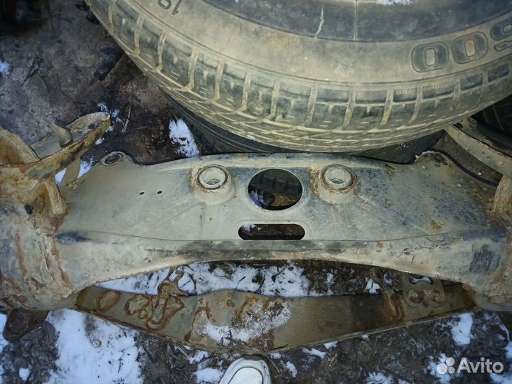 Задний подрамник W124