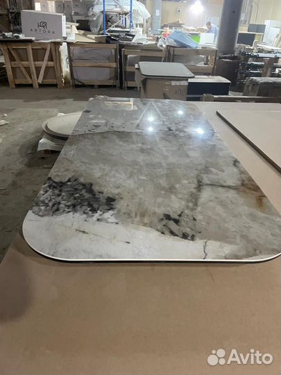 Стол из керамогранита большой