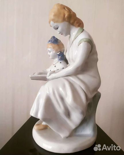 Фарфоровая статуэтка
