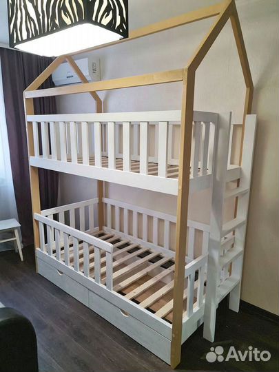 Кровать двухъярусная с бортиком