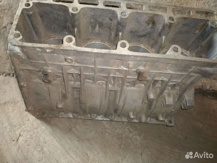 Блок двигателя 402