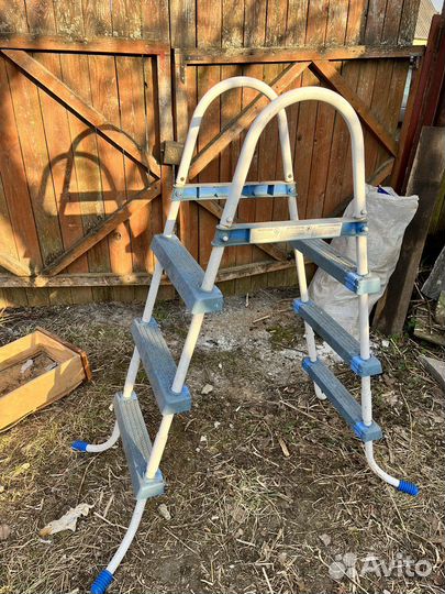 Лестница для бассейна