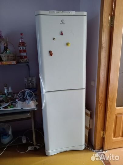 Холодильник indesit