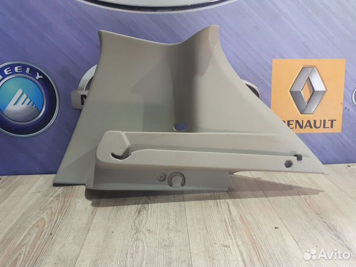 Обшивка Накладка задней стойки Renault sandero ste
