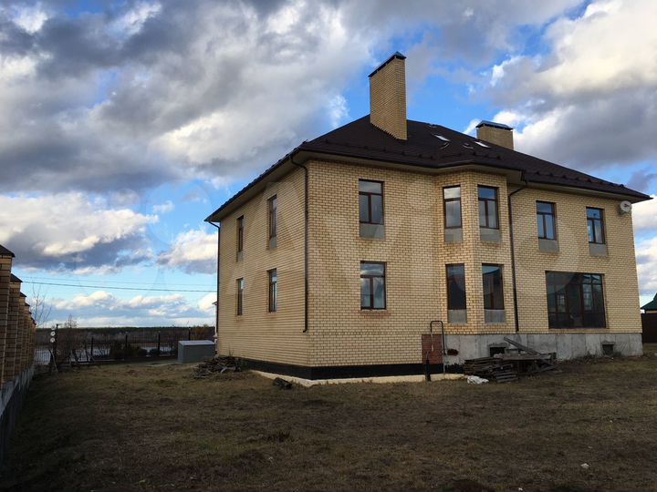 Коттедж 616,8 м² на участке 16 сот.