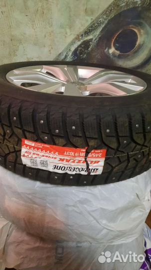 Bridgestone Blizzak Spike-02 SUV 245/55 R19 103T