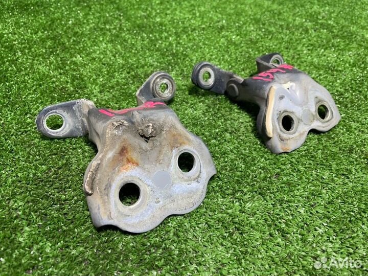 Петля двери передняя правая Toyota Land Cruiser