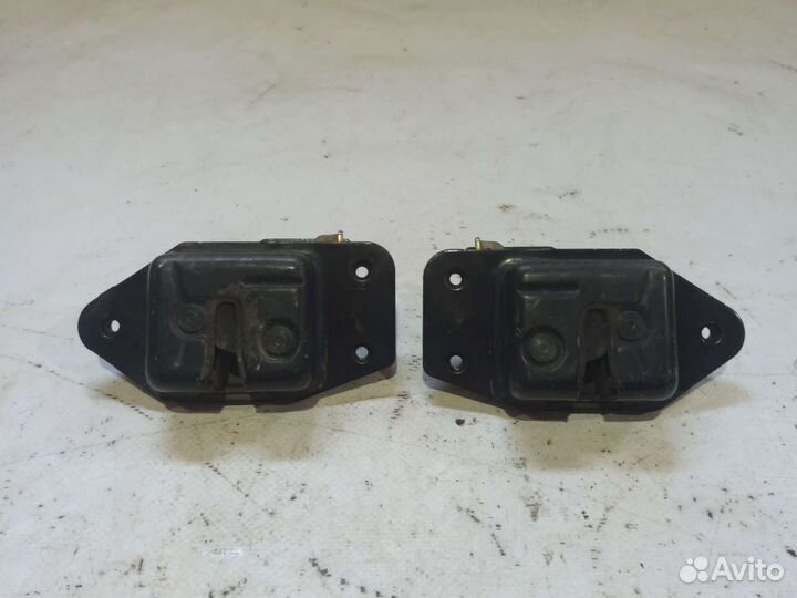 Замок багажника левый Grand Cherokee 2 (WJ)