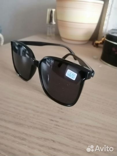 Очки солнцезащитные