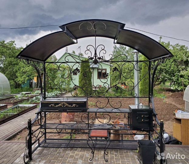 Мангал с крышей