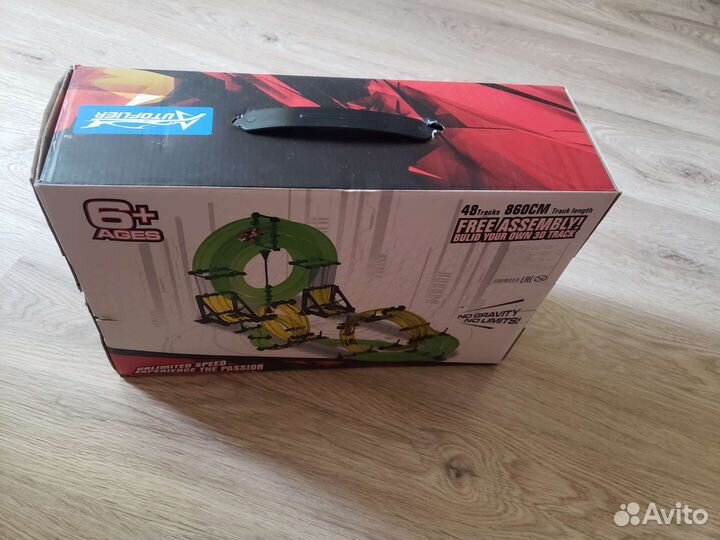 Гоночный трек с машинками