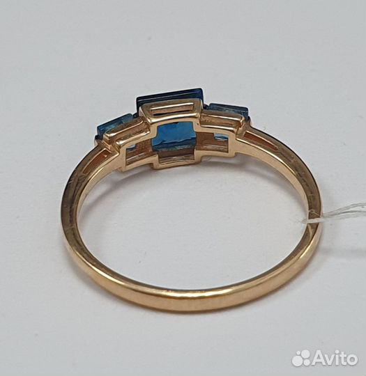 Золотое кольцо с топазами 585