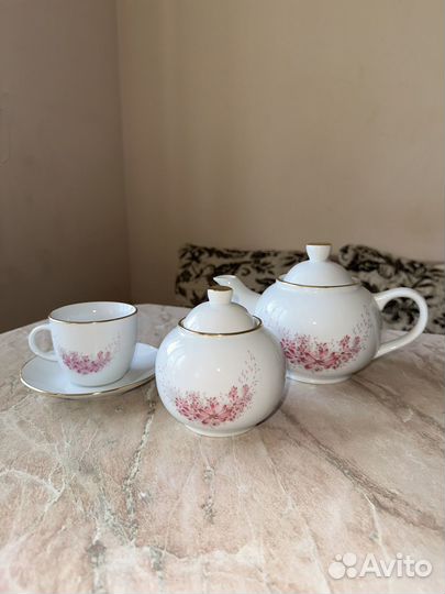 Фарфоровый чайный сервиз