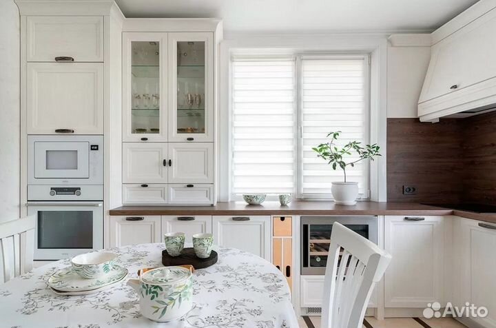 Кухня угловая на заказ в классическом стиле