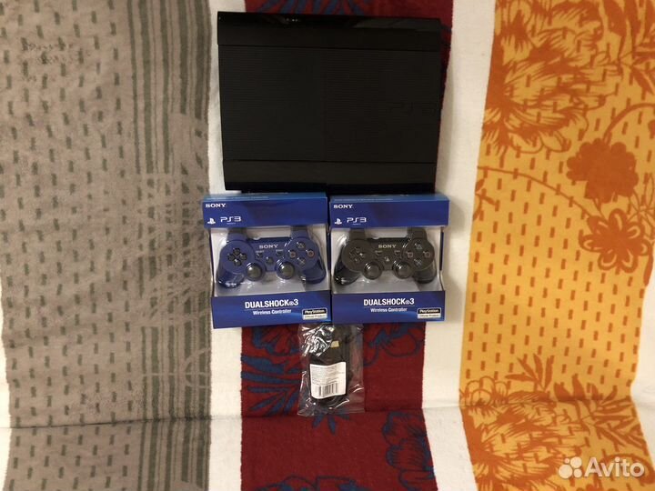 PS3 SuperSlim 500 GB + 2 новых джойстика и 135 игр
