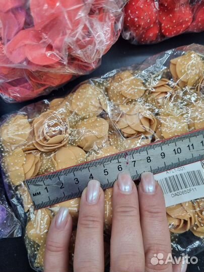 Розы из фоамирана много