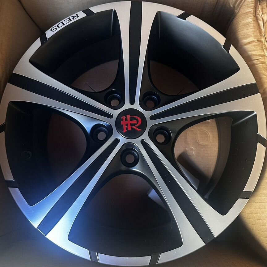 Литые диски MOMO Black Knight 7×R16 5×114.3