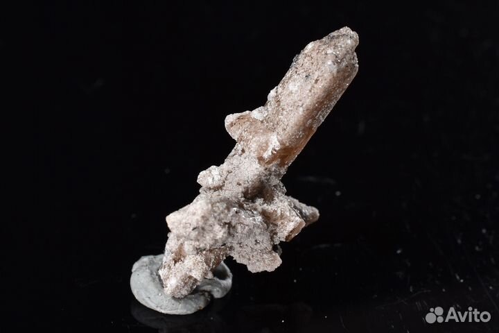 Топаз, псевдобрукит, гематит. Лот №374