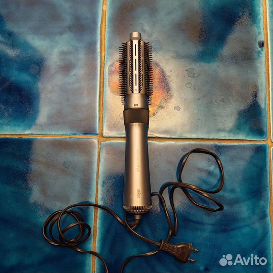 Фен-щётка Braun, утюжки Scarlett, Hairway