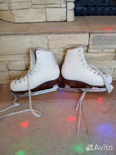 Фигурные коньки wifa 28 L