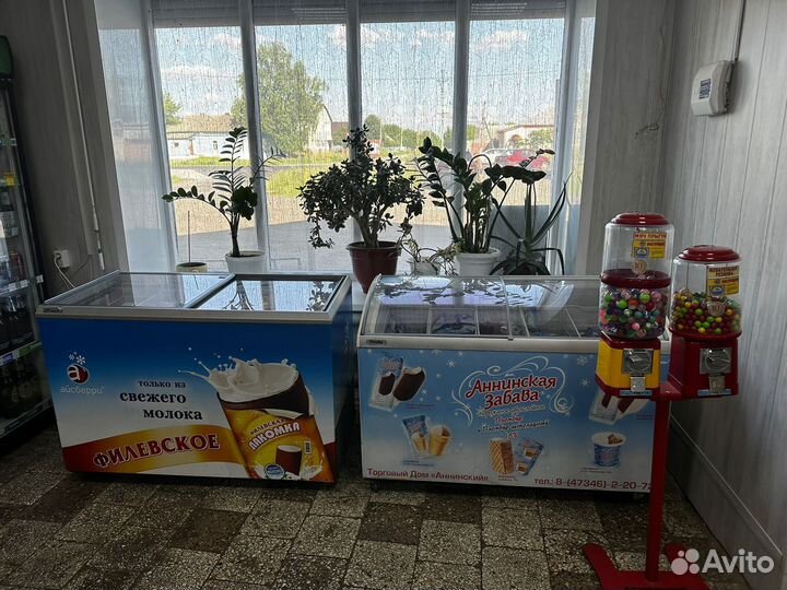 Продуктовый магазин и кафе/банкетный зал