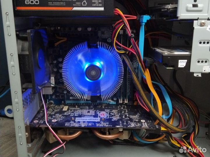 Материнская плата с процессором и памятью