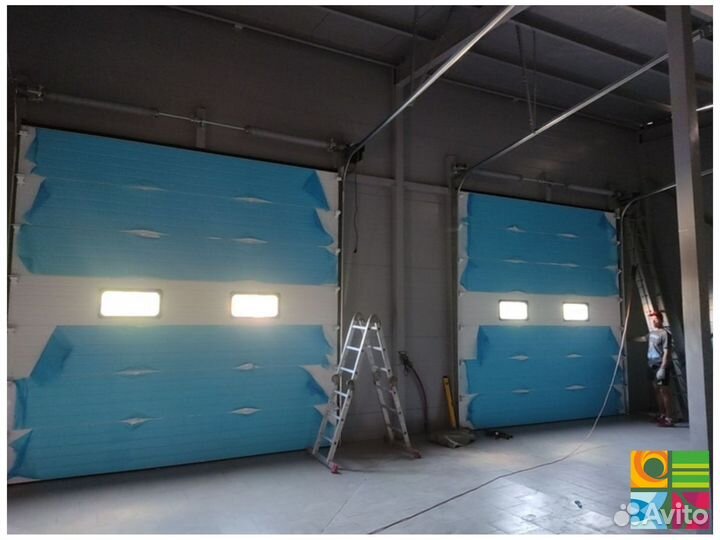 Секционные ворота для гаража alutech