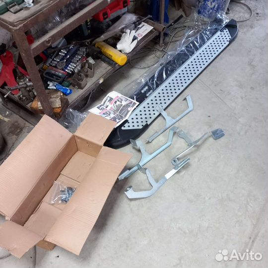 Продам подножку порога на хундай санта-фе