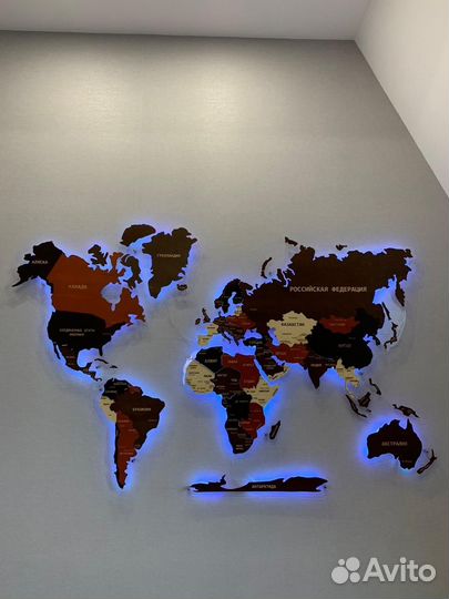 Деревянная карта мира с подсветкой