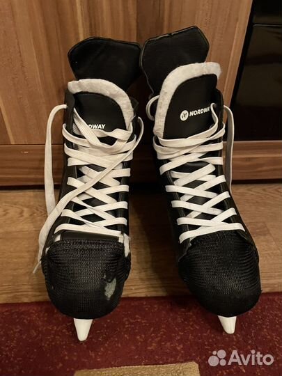 Коньки хоккейные