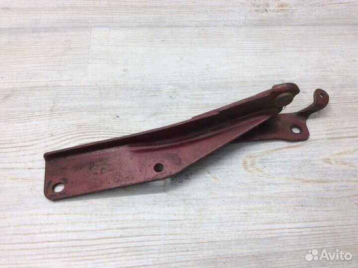 Петля капота правая Subaru Forester S11 2002-2007