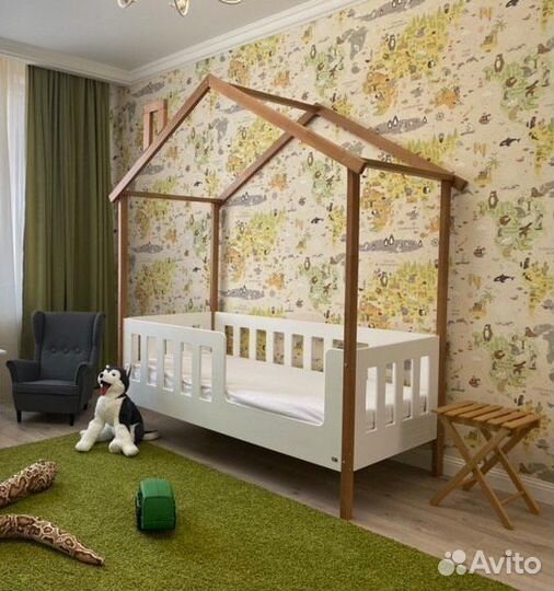 Детская кроватка домик